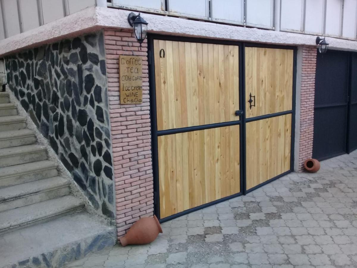 Guesthouse Giorgi Telavi Exteriör bild