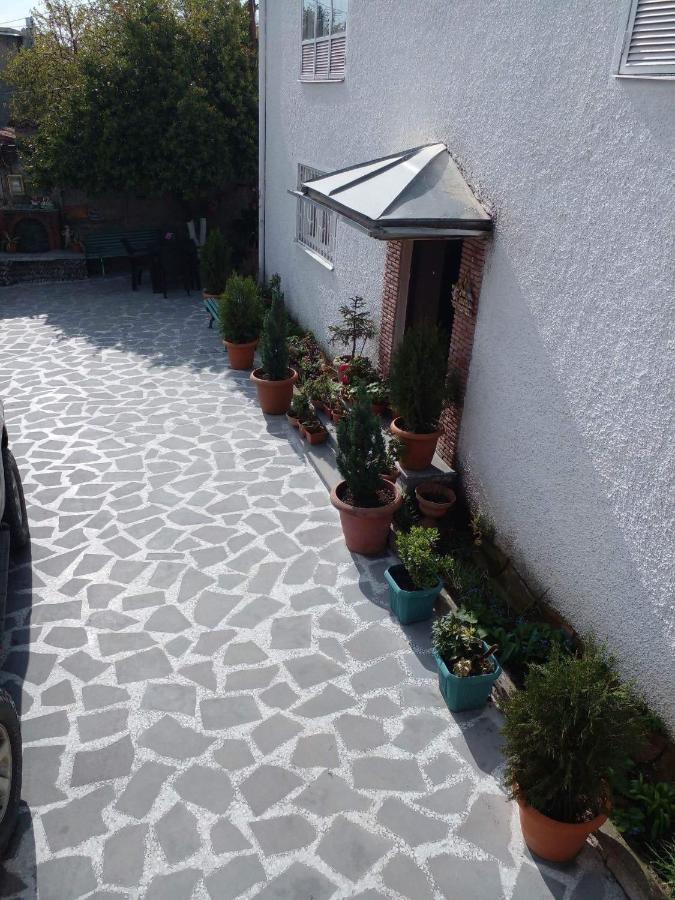 Guesthouse Giorgi Telavi Exteriör bild