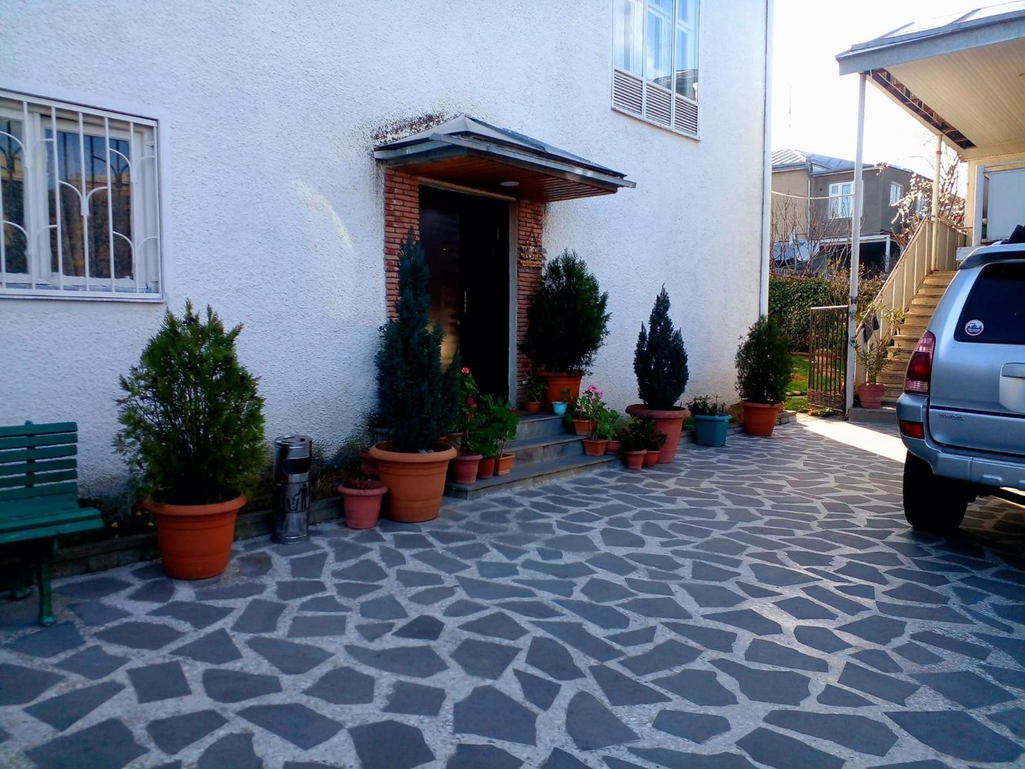 Guesthouse Giorgi Telavi Exteriör bild