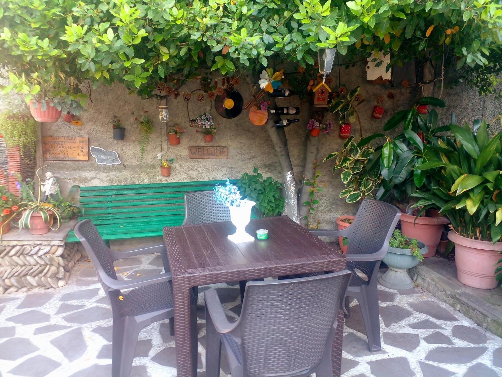 Guesthouse Giorgi Telavi Exteriör bild