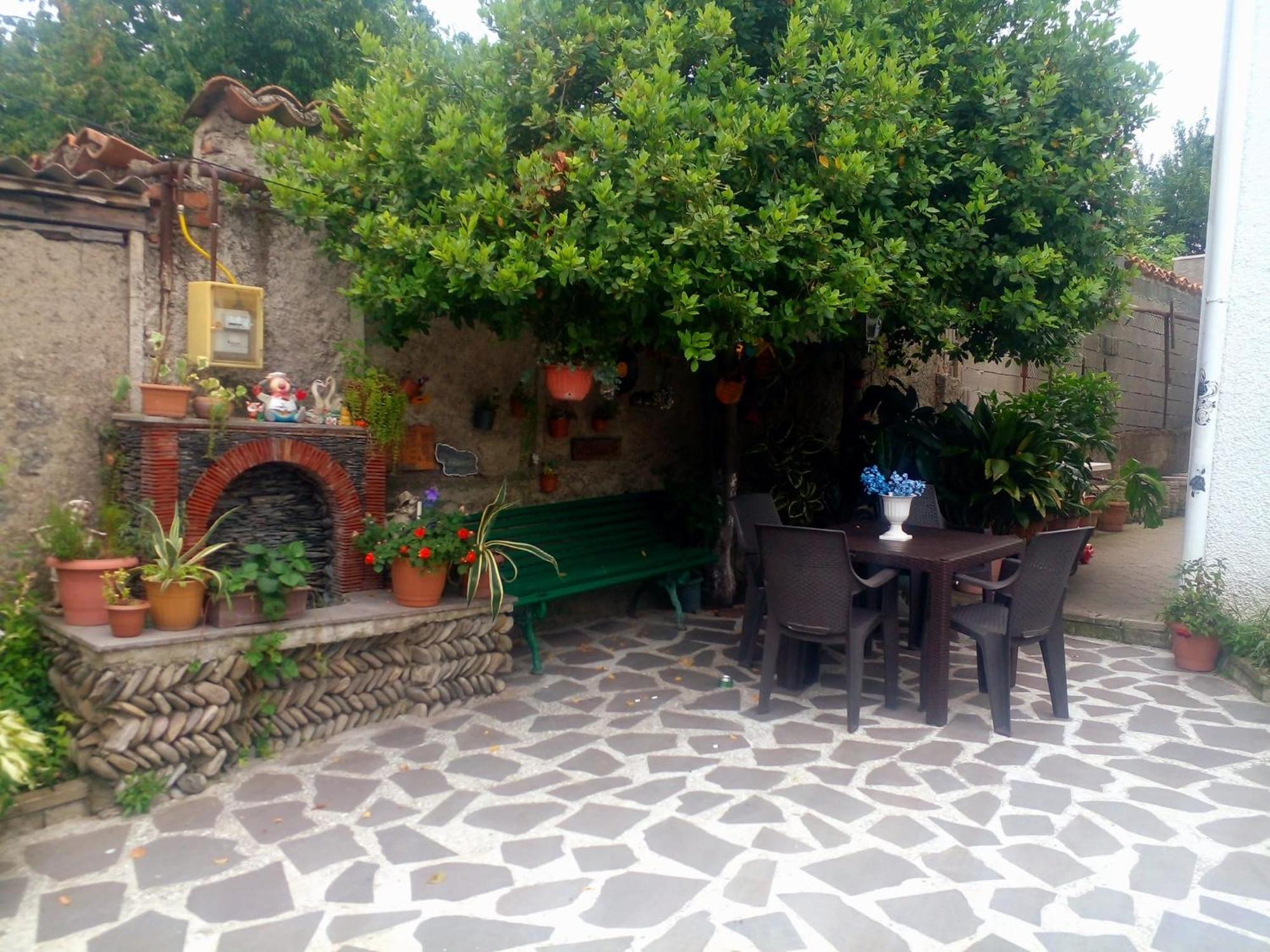 Guesthouse Giorgi Telavi Exteriör bild