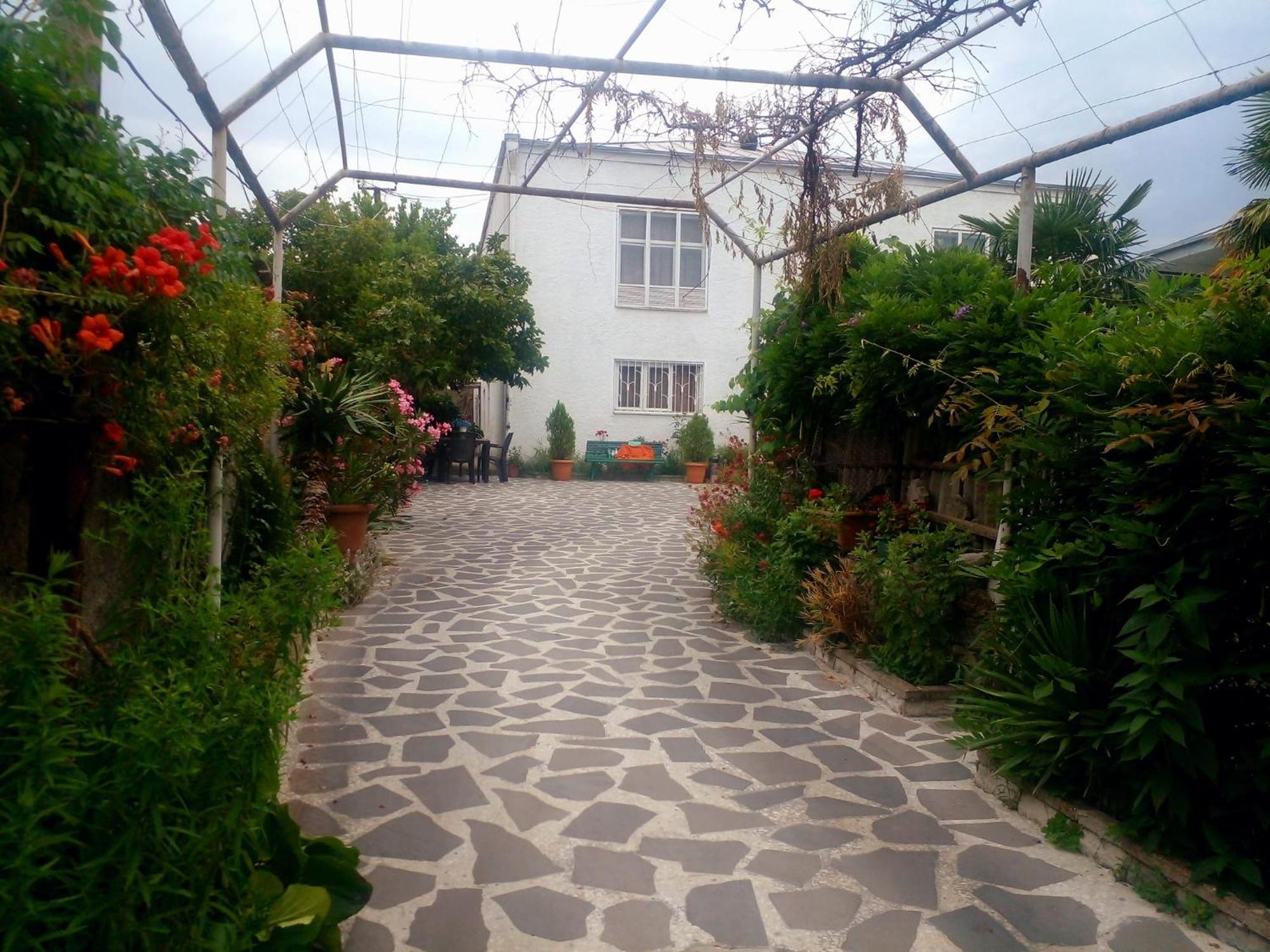 Guesthouse Giorgi Telavi Exteriör bild
