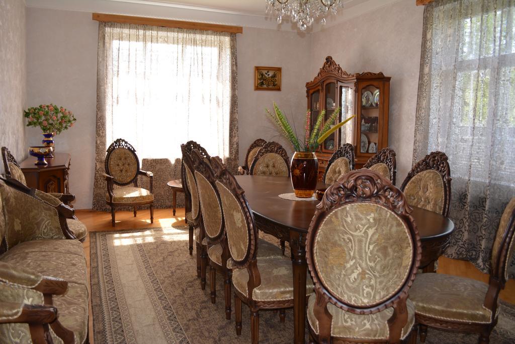 Guesthouse Giorgi Telavi Exteriör bild