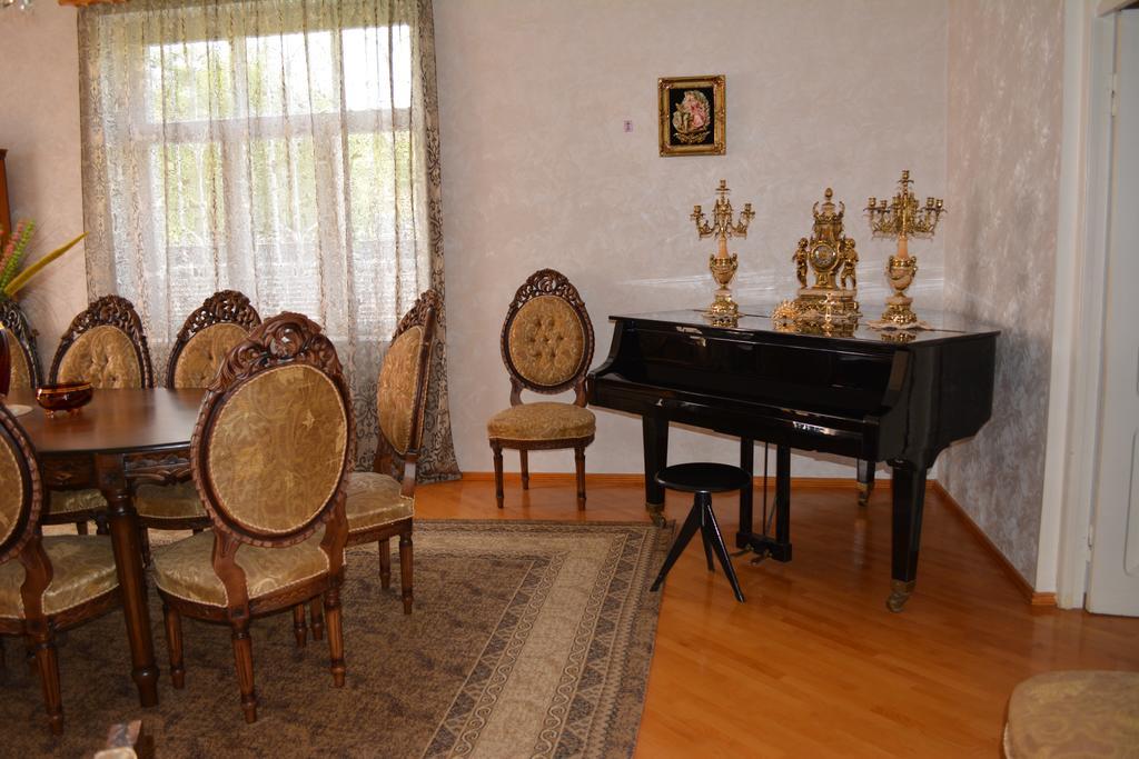 Guesthouse Giorgi Telavi Exteriör bild