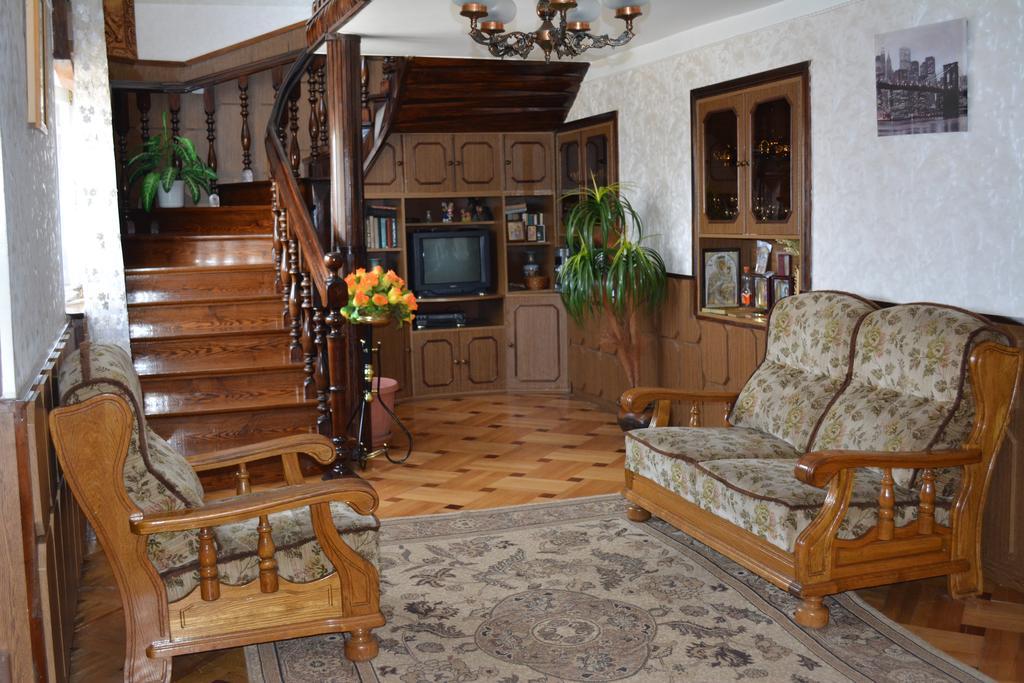 Guesthouse Giorgi Telavi Exteriör bild
